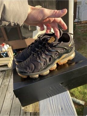 Nike VaporMax Plus Black Gold Size 8 mens